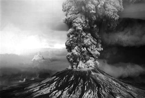 Nov 29 Worlds Largest Active Volcano Erupts After 40 Years