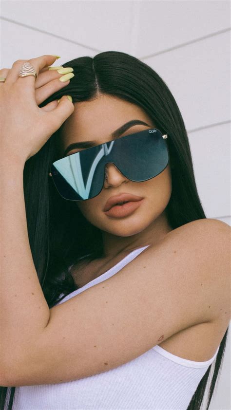 Kylie Jenner Glasses Fashion Model Photoshoot Wallpaper Kylie Jenner