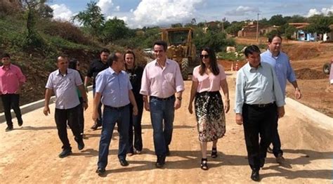 Segundo wellington, ciro quer organizar a oposição no estado. Governador visita obras; hoje, Ciro critica; ontem andava ...
