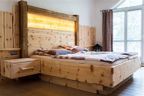 schlafzimmer zirbenholz tirol haus ideen