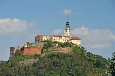 Burg Güssing Familiii Im Südburgenländischen Stremtal