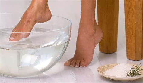 Hal pertama yang akan kamu rasakan saat merendam kakimu dengan air garam adalah rasa rileks yang bisa bikin semua beban di pundak terasa lebih ringan. Cara Hilangkan Sakit Kepala Secara Semulajadi atau Dengan ...
