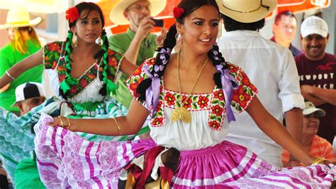 Las Faldas De Colores De Pinotepa Nacional Oaxaca Traje Tipico De