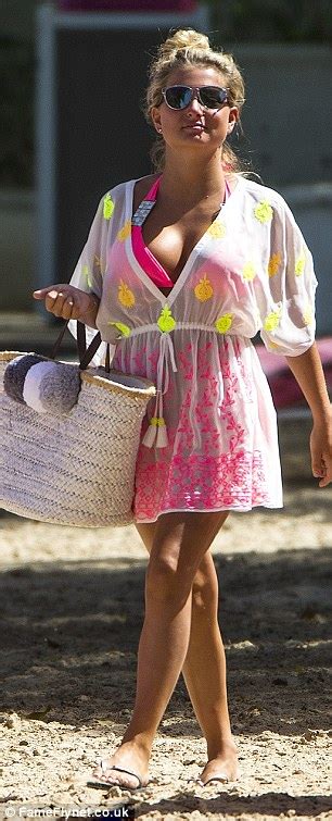 zara holland and her mum show off their sizzling beach bodies in barbados daily mail online