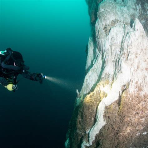 Diving Silfra Day Tour In Iceland Dive Silfra With Diveis