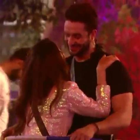 Bigg Boss 14 Jasmin Bhasin Talks About Love To Aly Goni Who Wraps Her In His Arms Watch Video