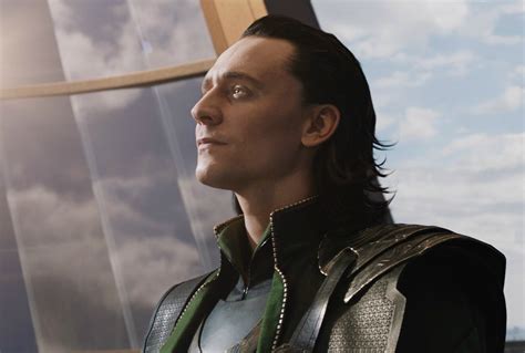 Tom Hiddleston Says It S An Honour To Play A Bisexual Loki In The Mcu