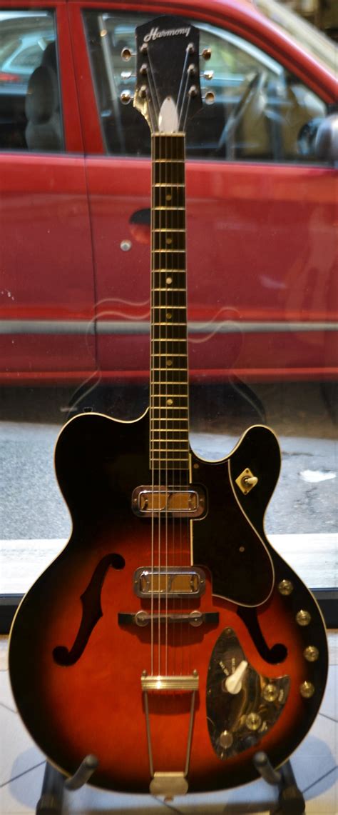 Harmony H 66 Vibrojet 1961 Sunburst Guitar For Sale Rome Vintage Guitars