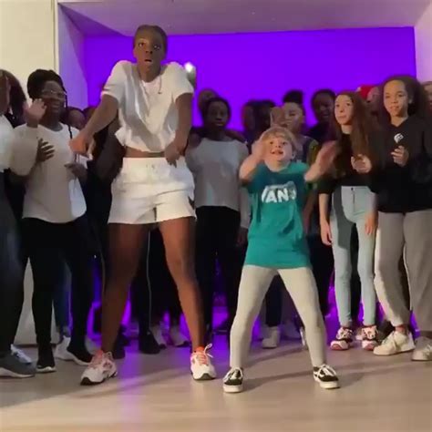 This is meninas dançando funk(1) by muti loucaso on vimeo, the home for high quality videos and the. Menina Dancando Ok Ru - Ok Ru Video Downloader Apps On Google Play / Publika tv on periscope.tv ...