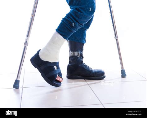 One Leg One Crutch Hi Res Stock Photography And Images Alamy