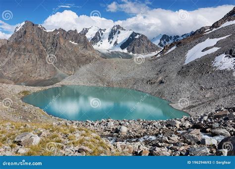 Wonderful Mountain Landscape Lake Highland Peak Beauty World