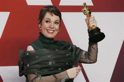 Queen Honors The Crown Actress Olivia Colman Abs Cbn News