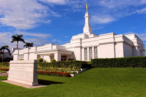 The only royal castle built on the american continent is located in méexico located in the first section of the bosque de chapultepec in mexico city. Veracruz Mexico Temple Photograph Gallery ...