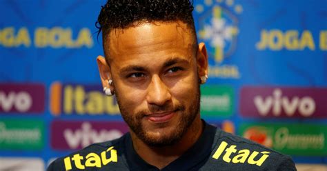 Neymar Promove Campanha Para Ajudar Favelas No Brasil Sic Notícias