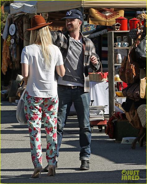 Aaron Paul And Wife Lauren Kiss And Cuddle At The Flea Market Photo 3023796 Aaron Paul Lauren