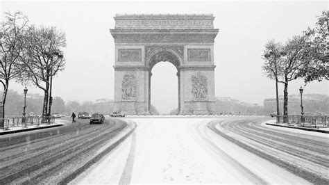 The Biggest Snowfall In Decades Fell On Paris And It Looks Like A Fairy