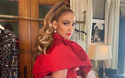 jennifer lopez strips down to nothing flashes her toned butt on the cover art of her upcoming