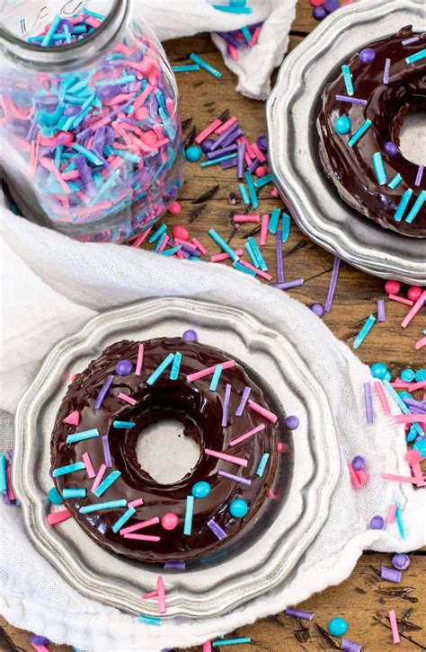 So nice to see you again! Baked Chocolate Donuts with Chocolate Glaze - Sugar Spun Run