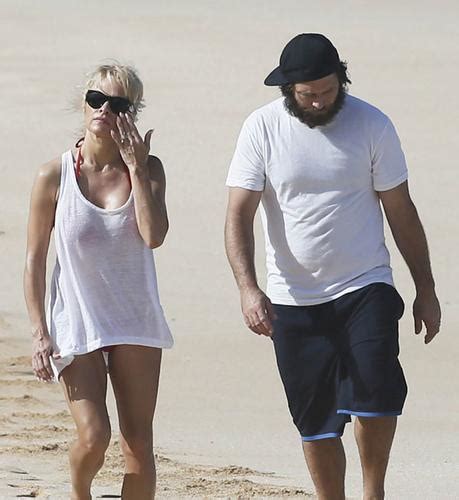 Pamela Anderson And Rick Salomon Enjoy A Beach Stroll In Hawaii