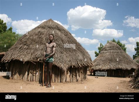 Man Thatched Hut Hi Res Stock Photography And Images Alamy
