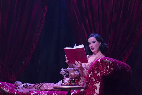 Dita Von Teese Brings Modern Striptease To Las Vegas Strip Las Vegas