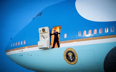 Air Force One A Cherished Perk Awaiting An Upgrade The New York Times Slinking Toward