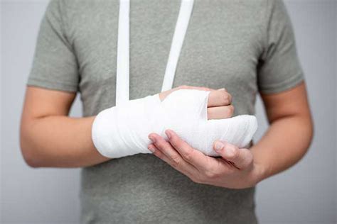 6 First Aid Tips For Fractures And Dislocations