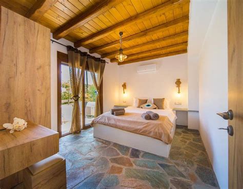 Mediterraner charme living at home wohnzimmer wohnzimmer mediterran. Einrichten Schlafzimmer - Balkon Gestalten