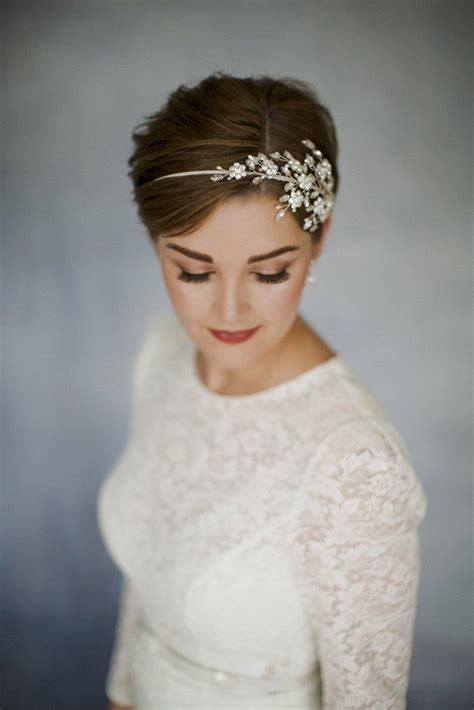 Short Hair Wedding Accessories For Brides Of All Styles And Tastes Pixie Wedding Hair Short