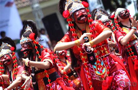 3 nama suku bangsa di daerah provinsi sumatera barat,jawa barat,bangka belitung,kalimatan barat,nusa tenggara timur sebagai berikut : 10 Jenis Kesenian Tradisional di Jawa Barat | DAD MODIFICATION