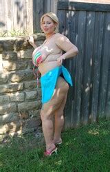 Busty Bbw Serena By The Pool Amateur Porn Pics