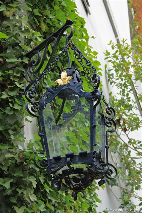 Check spelling or type a new query. Schmiedeeiserne Laterne im Garten des Deutsch ...