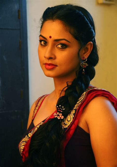 All Hotties Pooja Umashankar Hot In Saree