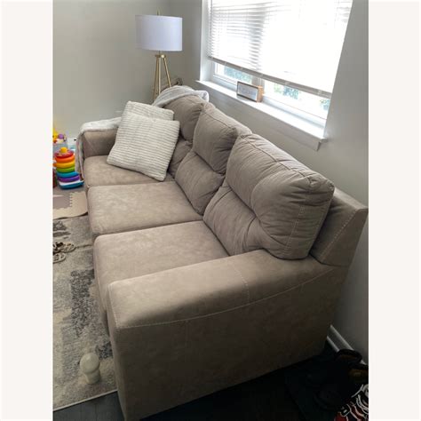 Broyhill Furniture Beige Couch Aptdeco