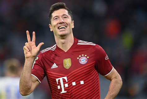 Lewandowskis Hat Trick Breaks Record As Bayern Humbles Hertha Daily