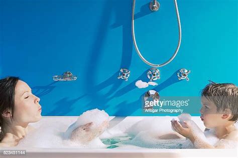 Mother Son Bubble Bath Photos Et Images De Collection Getty Images