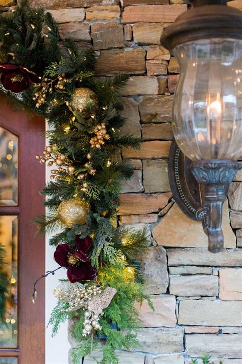 How To Create The Perfect Garland Door Hanger This Christmas