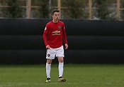 Harvey Neville signs first professional contract with Manchester United
