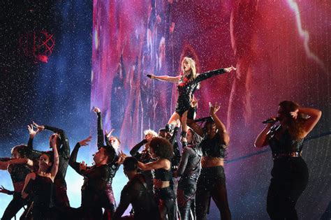 Taylor Swift Gives Once In A Life Time Rain Show In East Rutherford Iheart