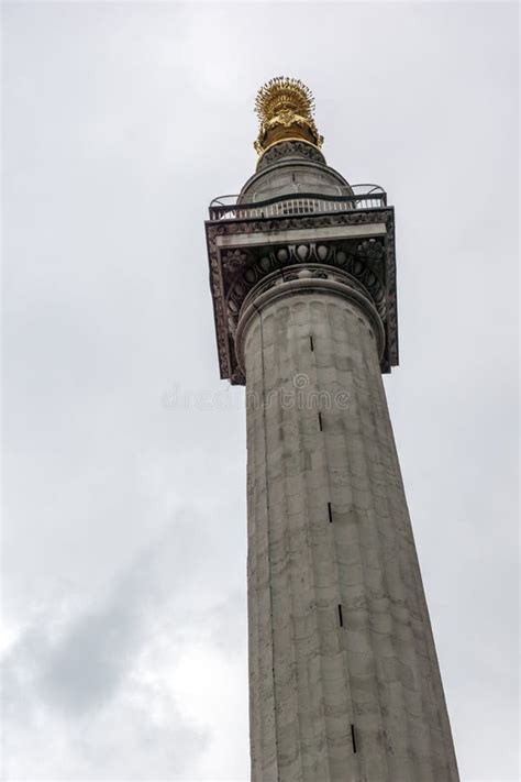 London England June 18 2016 Monument To The Great Fire Of London