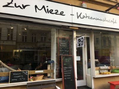 Para los que no pudieron desayunar todavía, hay un café muy bonito que abre a las 6 am y que queda a pocos metros. Katzencafe Zur Mieze in Charlottenburg | Bistros Cafe´s in ...