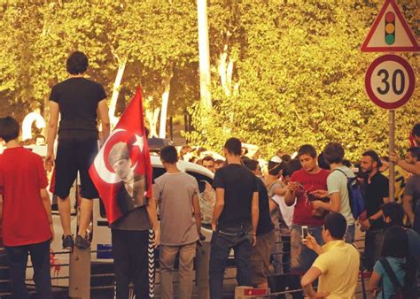 How Do Turkish Professional Journalists View Citizen Journalism