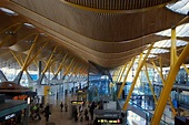 Terminal 4, Barajas Airport in Madrid (2004) Architect: Richard Rogers ...