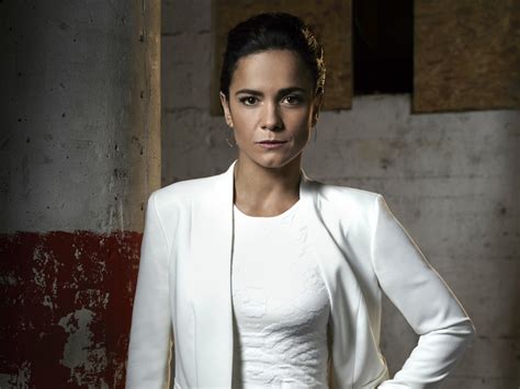Queen Of The South Star Alice Braga Talks The Action And Passion In Season 3 Parade