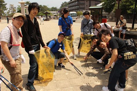ヒロコク便 Blog Archive 学生が留学生と一緒にボランティア活動～宮島清掃活動～
