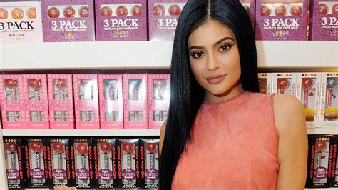 Kylie Jenners Cosmetics Company Bounces Back After Receiving F
