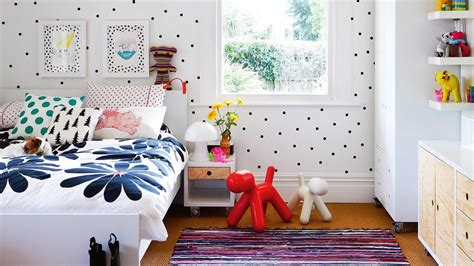 Not all rooms for kids are expected to be a lot colorful or not even too plain. kids' bedroom walls: 6 fun decorating ideas | Kids room ...