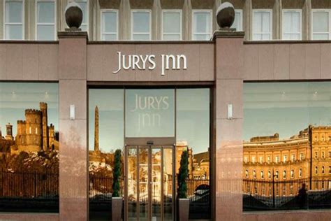 Jurys inn edinburgh is located on jeffrey street in the city's old town, just off the famous royal what you'll find at jurys inn edinburgh our hotel in edinburgh has 186 comfortable bedrooms. Jurys Inn Edinburgh, Edinburgh | GreatValueVacations.com