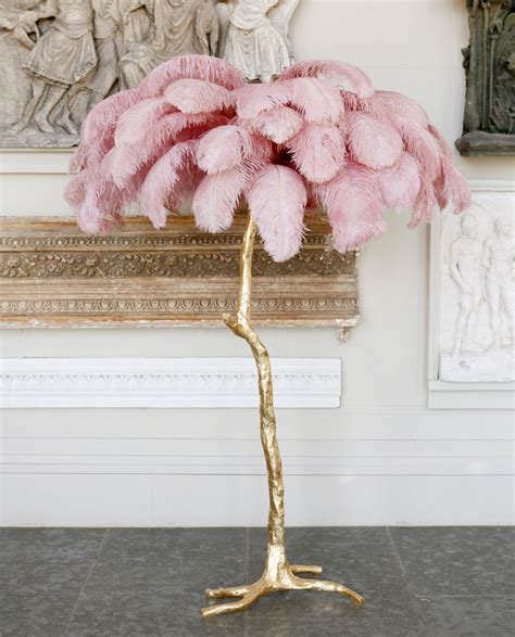 An illuminating palm tree, resplendent with exquisite ostrich feather foliage, the ostrich feather floor lamp takes centre stage in any luxury setting. Feather Floor Lamp with Gold Base