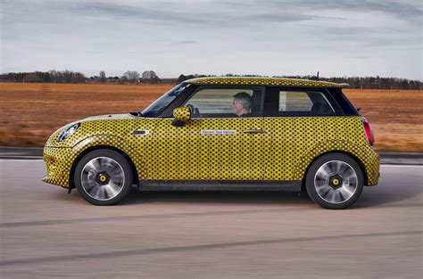 The Electric Mini Cooper Se Us Availability And Pricing Motoringfile